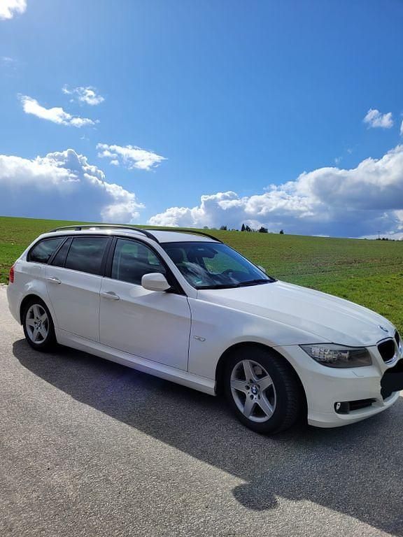 Gebraucht BMW 320 170 PS (125 kW) 2011 Weiß Kombi