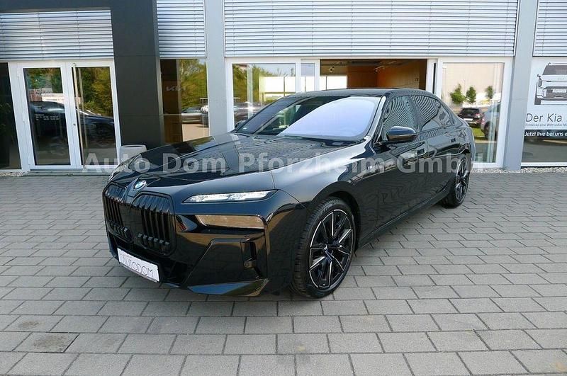 Black sapphire metallic Gebraucht 2023 BMW 740 Executive Limousine | 134.500 € (Fairer Preis) - Bild 1/4
