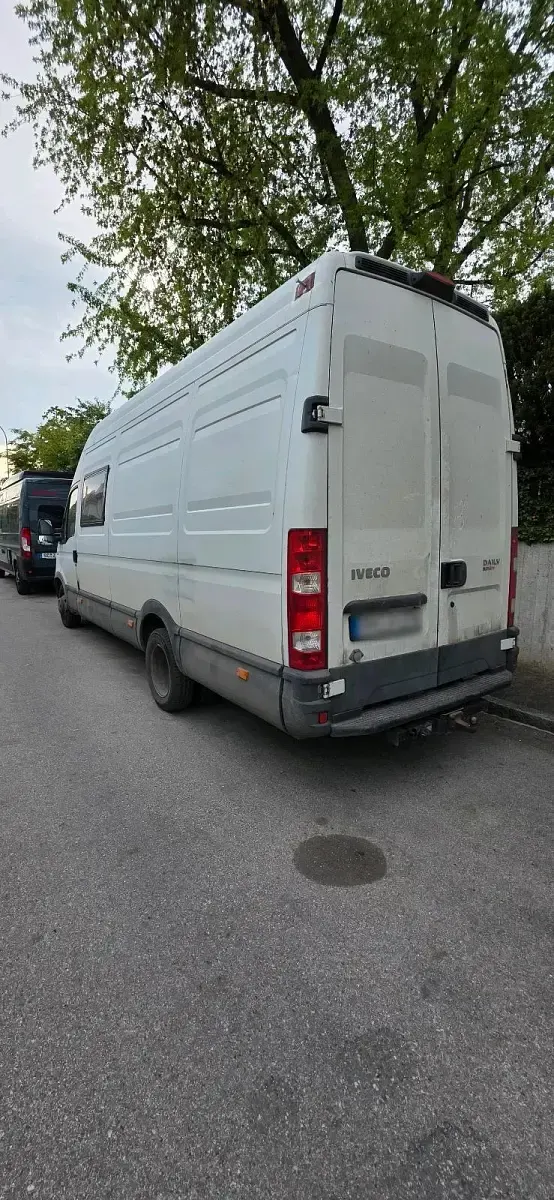Second-hand Iveco Daily 177 CP (130 kW) 2007 Alb Berlinǎ