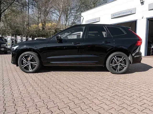 Gebraucht Volvo XC60 R-Design 197 PS (144 kW) 2022 Schwarz SUV