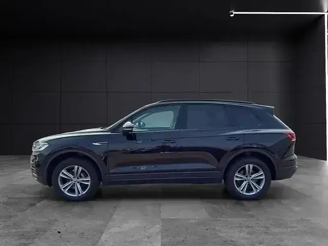 Second-hand VW Touareg 231 CP (169 kW) 2022 Negru SUV