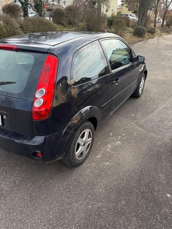 Gebraucht Ford Fiesta 60 PS (44 kW) 2007 Blau Kleinwagen