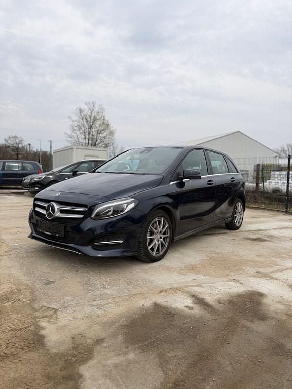 Gebraucht Mercedes B220 177 PS (130 kW) 2018 Blau Van / Kleinbus