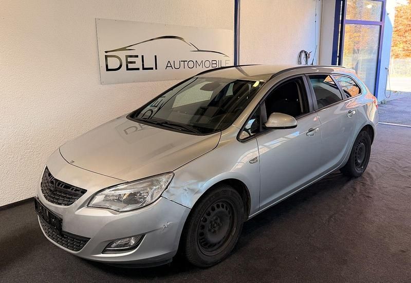 Silber Gebraucht 2011 Opel Astra Design Edition Kombi | 2.990 € (Superpreis) - Bild 1/4