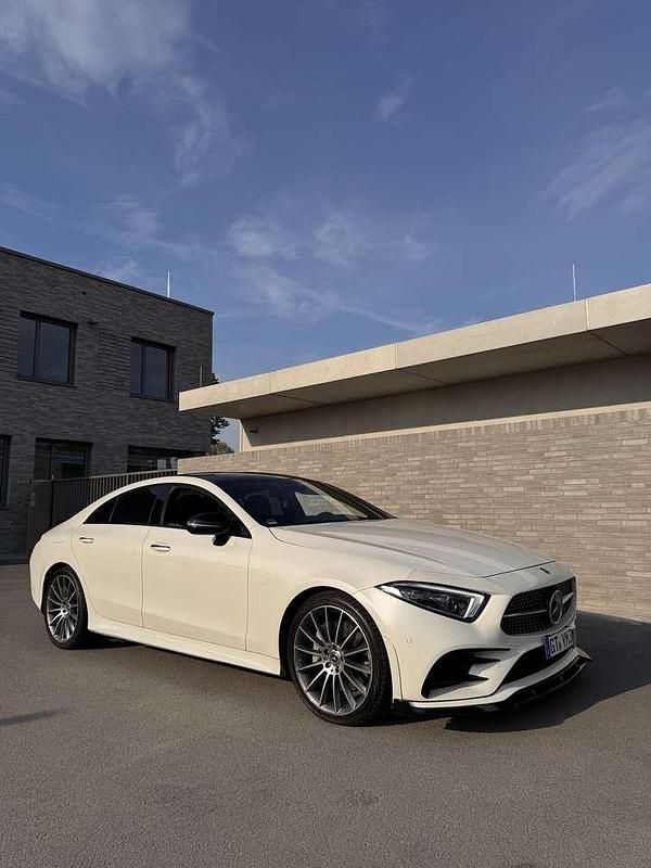 Weiß Gebraucht 2018 Mercedes CLS350 Limousine | 32.000 € (Fairer Preis) - Bild 1/4