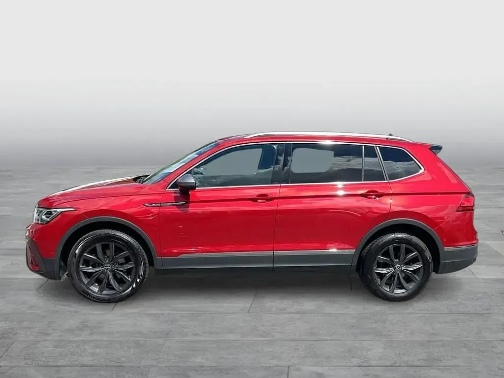 Gebraucht VW Tiguan Allspace Life 150 PS (110 kW) 2023 Kings red metallic SUV