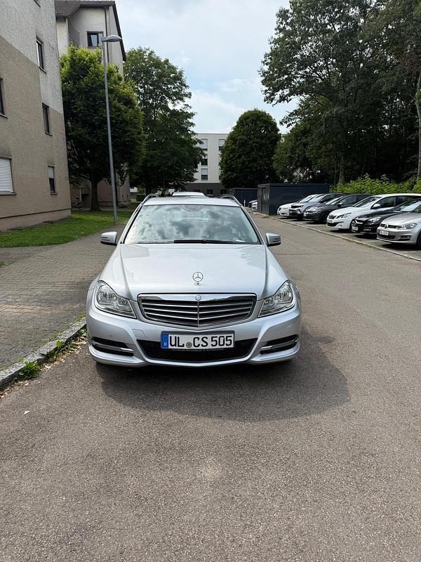 Grau Gebraucht 2012 Mercedes C200 Kombi | 7.899 € - Bild 1/4