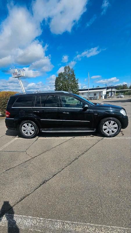 Schwarz Gebraucht 2010 Mercedes GL350 SUV | 17.900 € - Bild 1/4