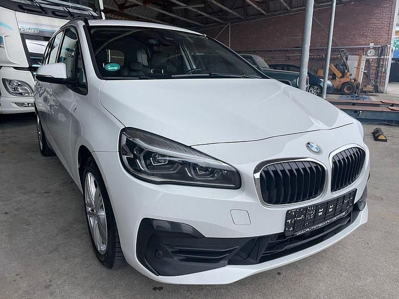 Gebraucht BMW 220 Gran Tourer Advantage 190 PS (139 kW) 2021 Weiß Van / Kleinbus