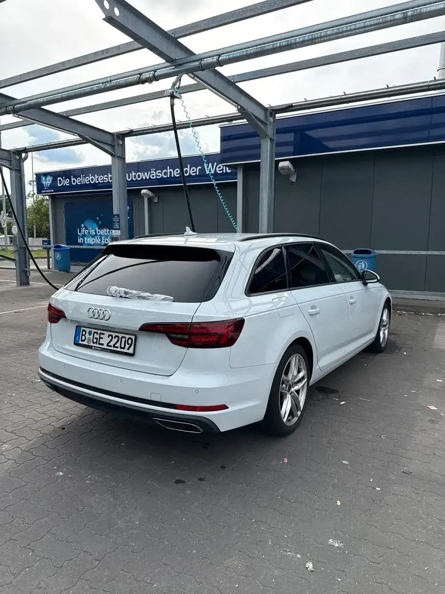 Gebraucht Audi A4 150 PS (110 kW) 2019 Weiß Kombi