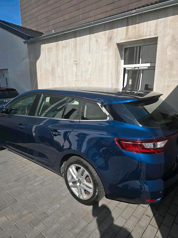 Blau Gebraucht 2018 Renault Mégane GrandTour Kombi | 11.500 € - Bild 1/4