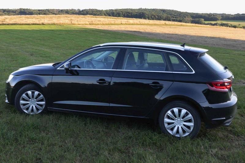Schwarz Gebraucht 2014 Audi A3 Sportback Ambiente Limousine | 11.900 € (Fairer Preis) - Bild 1/4