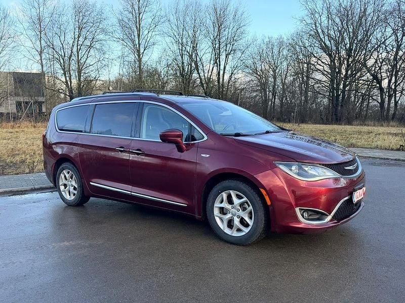 Gebraucht Chrysler Pacifica 292 PS (214 kW) 2018 Rot Van / Kleinbus