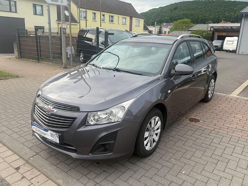 Grau Gebraucht 2013 Chevrolet Cruze LS Kombi | 5.490 € (Teuer) - Bild 1/4