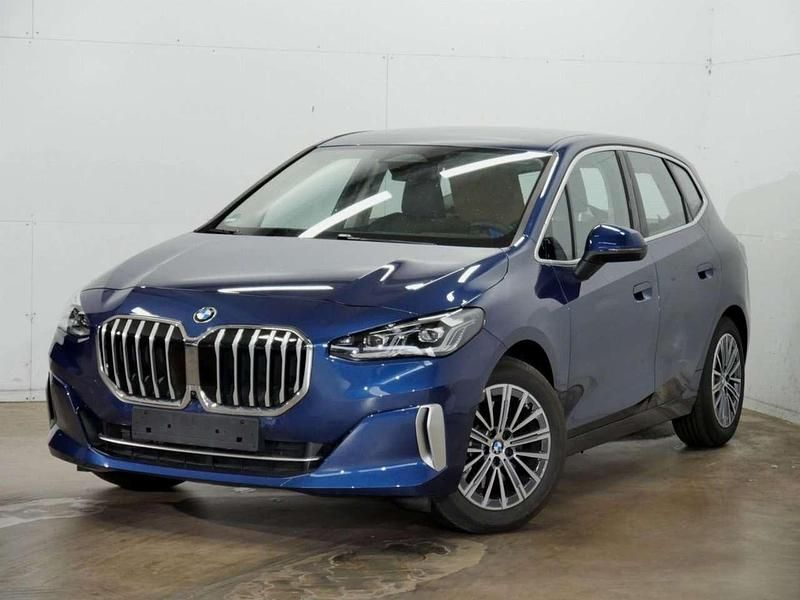 Blau Gebraucht 2024 BMW 220 Luxury Line Van / Kleinbus | 30.680 € (Guter Preis) - Bild 1/4