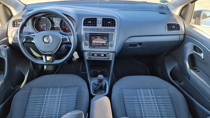 Gebraucht VW Polo LOUNGE 60 PS (44 kW) 2015 Blau Kleinwagen