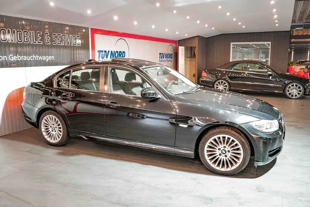 Gebraucht BMW 316 116 PS (85 kW) 2010 Schwarz Limousine