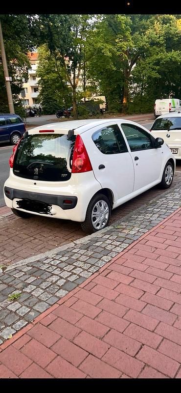 Gebraucht Peugeot 107 68 PS (50 kW) 2010 Weiß Kleinwagen