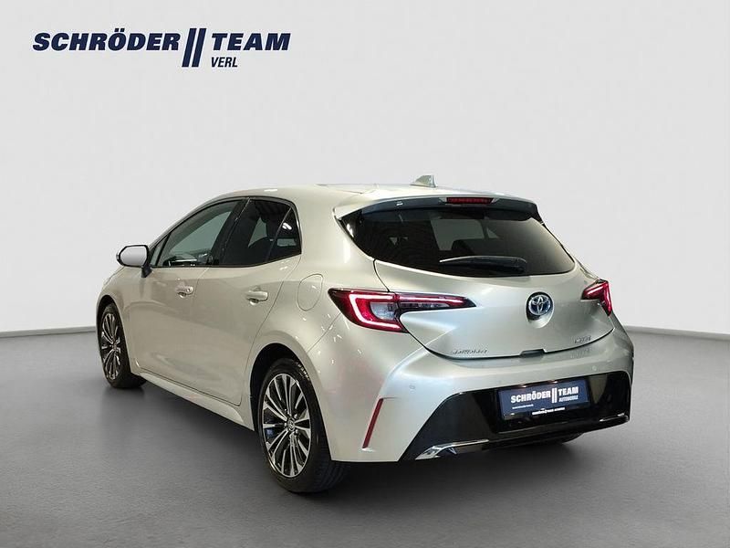 Gebraucht Toyota Corolla Hybrid Team 140 PS (102 kW) 2024 Silber Limousine