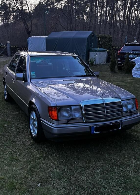 Gold Gebraucht 1991 Mercedes E230 Limousine | 5.500 € - Bild 1/4