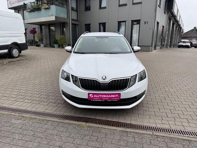 Weiss Gebraucht 2018 Skoda Octavia Limousine | 6.590 € (Fairer Preis) - Bild 1/4