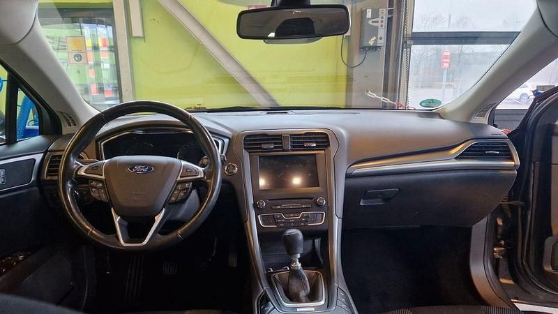Gebraucht Ford Mondeo Titanium 150 PS (110 kW) 2017 Grau Limousine