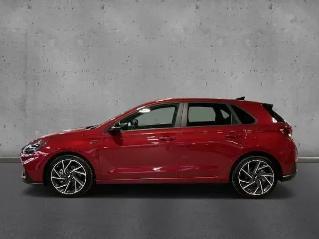 Gebraucht Hyundai i30 Comfort 160 PS (117 kW) 2022 Rot Limousine