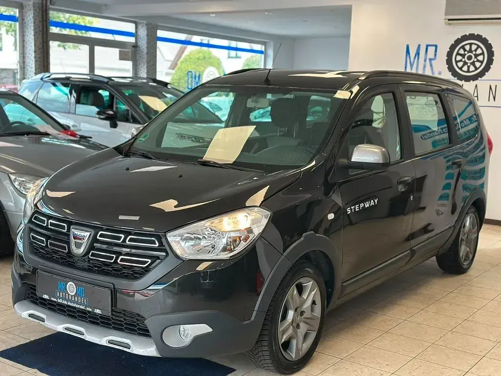 Gebraucht Dacia Lodgy Stepway 131 PS (96 kW) 2021 Schwarz Van / Kleinbus