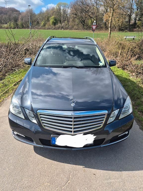 Gebraucht Mercedes E220 170 PS (125 kW) 2010 Grau Kombi