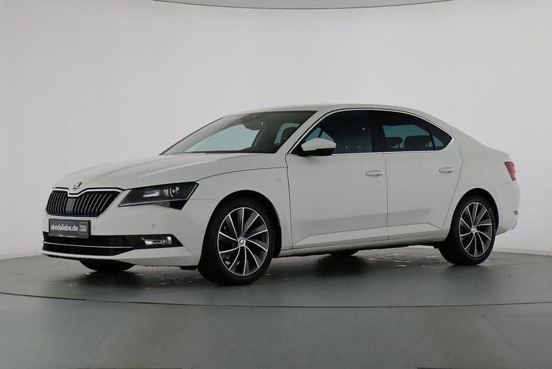 Candyweiss Gebraucht 2019 Skoda Superb LAURIN & KLEMENT Limousine | 20.889 € (Superpreis) - Bild 1/4