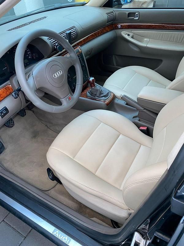 Gebraucht Audi A4 90 PS (66 kW) 2000 Schwarz Limousine