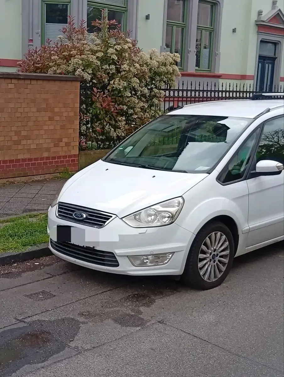 Gebraucht Ford Galaxy 163 PS (119 kW) 2014 Weiß Van / Kleinbus