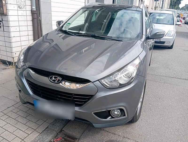 Grau Gebraucht 2012 Hyundai ix35 SUV | 9.100 € (Fairer Preis) - Bild 1/4
