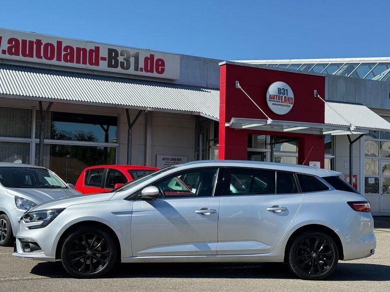 Grau Gebraucht 2018 Renault Mégane IV Limousine | 11.750 € (Guter Preis) - Bild 1/4