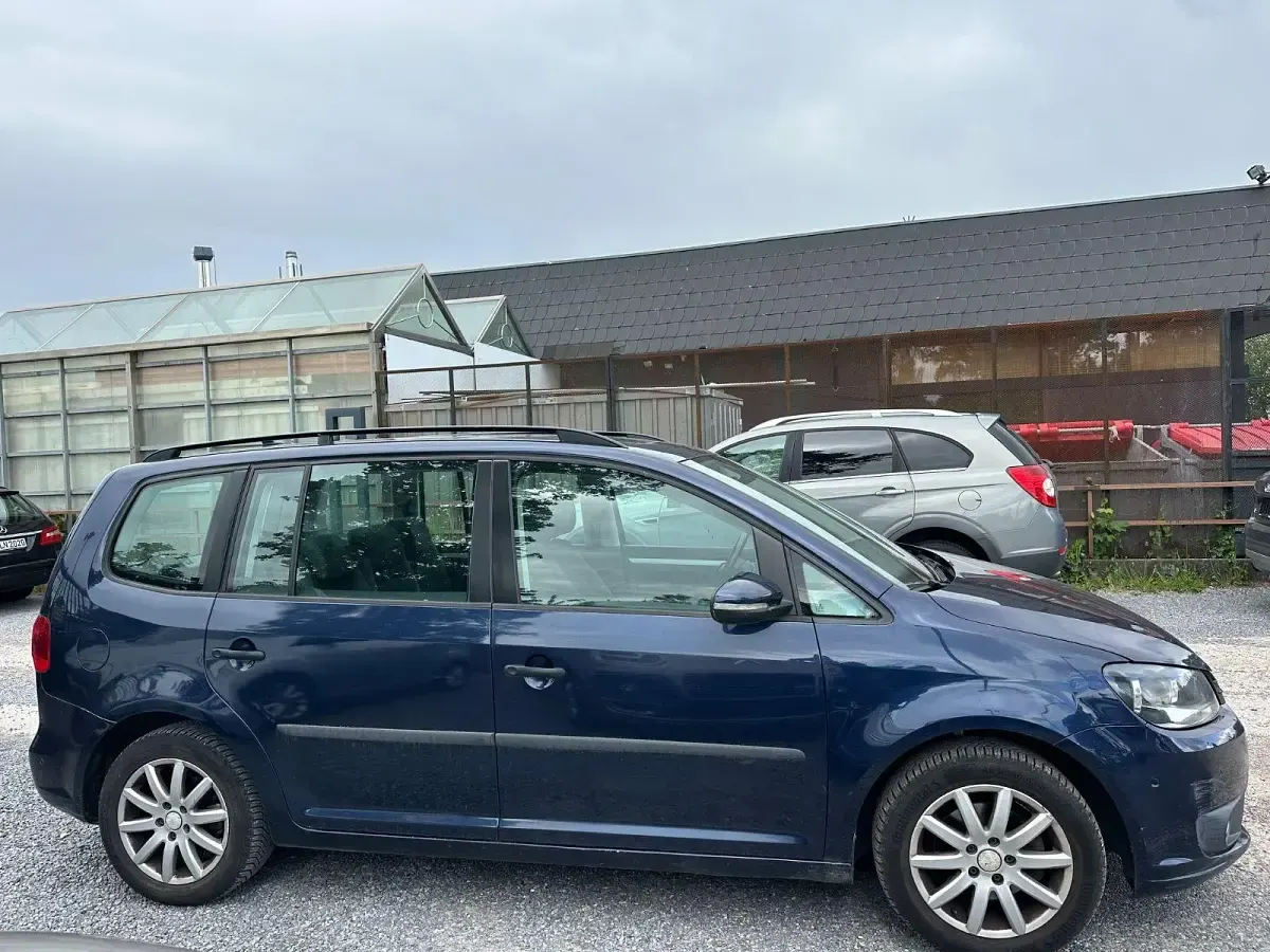 Gebraucht VW Touran Trendline 105 PS (77 kW) 2012 Blau Van / Kleinbus