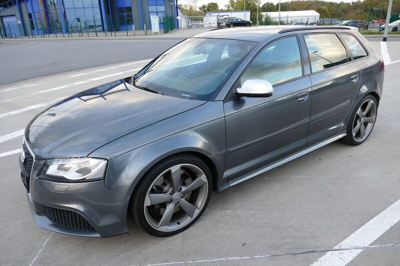 Grau metallic Gebraucht 2011 Audi RS3 Sport Kleinwagen | 26.790 € (Fairer Preis) - Bild 1/4