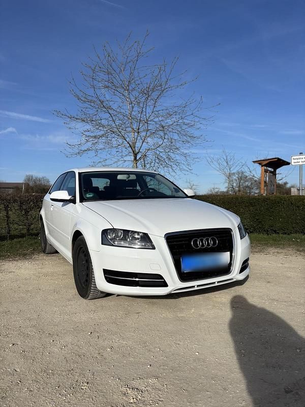 Gebraucht Audi A3 105 PS (77 kW) 2010 Weiß Kleinwagen