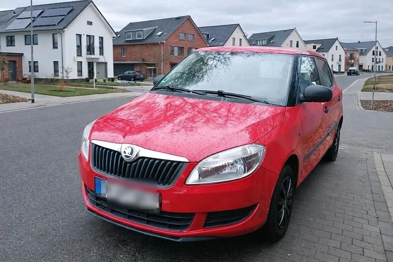 Rot Gebraucht 2013 Skoda Fabia Kleinwagen | 4.200 € (Guter Preis) - Bild 1/4