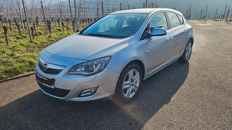 Gebraucht Opel Astra Innovation 179 PS (131 kW) 2011 Silber Limousine