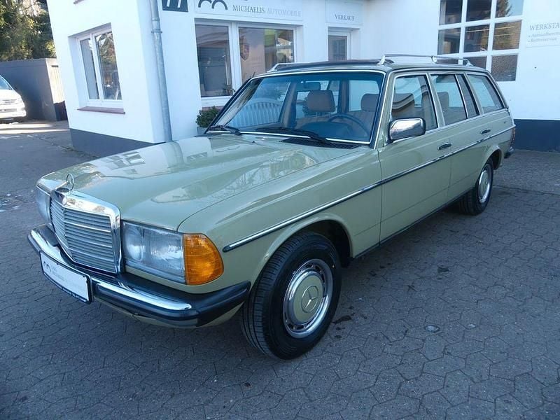 Grün Gebraucht 1984 Mercedes E230 Limousine | 29.990 € - Bild 1/4
