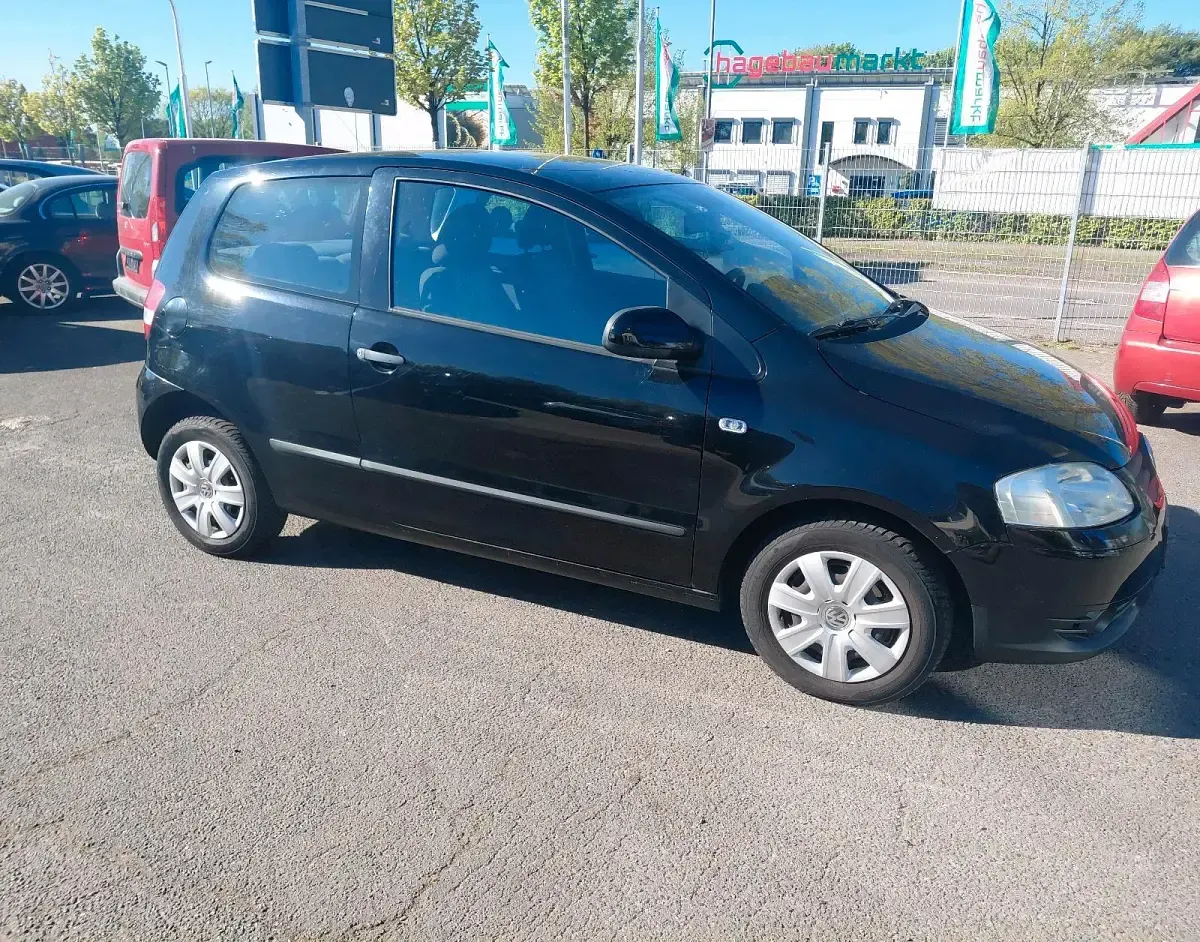 Second-hand VW Fox 55 CP (40 kW) 2005 Negru Hatchback