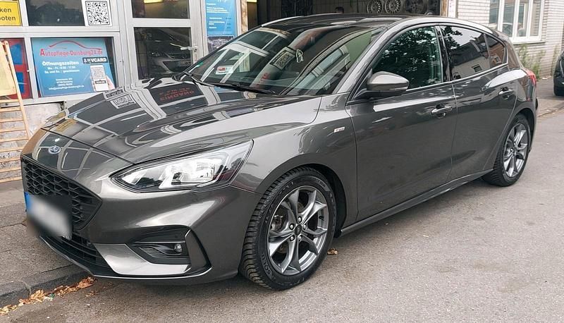 Grau Gebraucht 2018 Ford Focus ST-Line Kleinwagen | 13.900 € (Fairer Preis) - Bild 1/4
