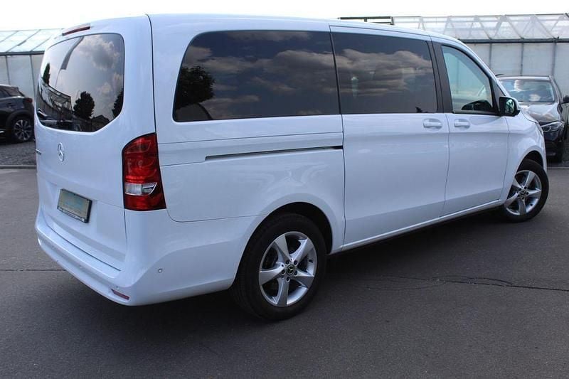 Arktikweiss Gebraucht 2021 Mercedes V250 Edition Van / Kleinbus | 44.780 € (Guter Preis) - Bild 1/4