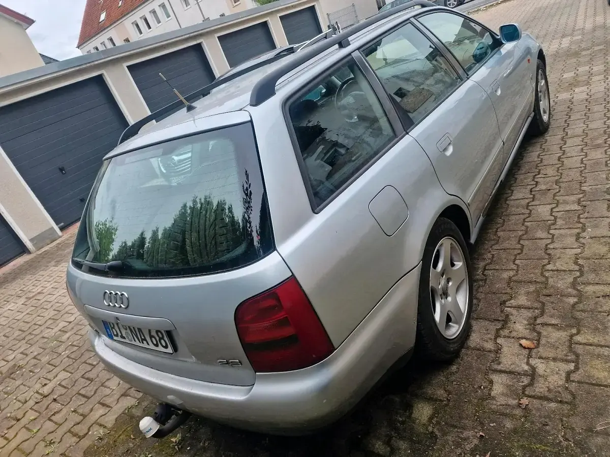 Gebraucht Audi A4 150 PS (110 kW) 1996 Blau Kombi