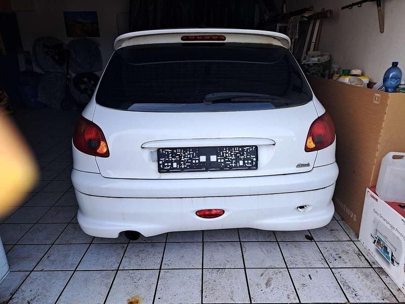 Gebraucht Peugeot 206 Tendance 75 PS (55 kW) 2008 Limousine