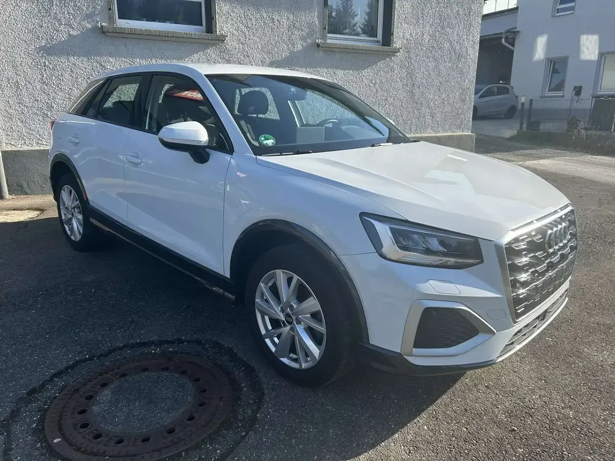 Gebraucht Audi Q2 Advanced 150 PS (110 kW) 2021 Gletscherweiß metallic SUV