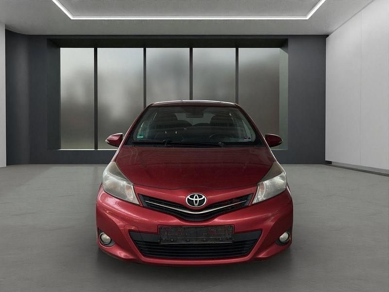 Gebraucht Toyota Yaris Club 90 PS (66 kW) 2011 Rot (metallic) Limousine