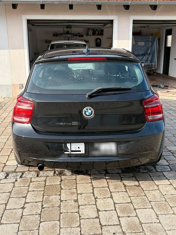 Gebraucht BMW 114 102 PS (75 kW) 2012 Schwarz Kleinwagen
