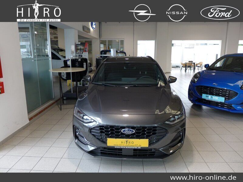 Grau Gebraucht 2024 Ford Focus ST-Line Kombi | 31.990 € (Teuer) - Bild 1/4