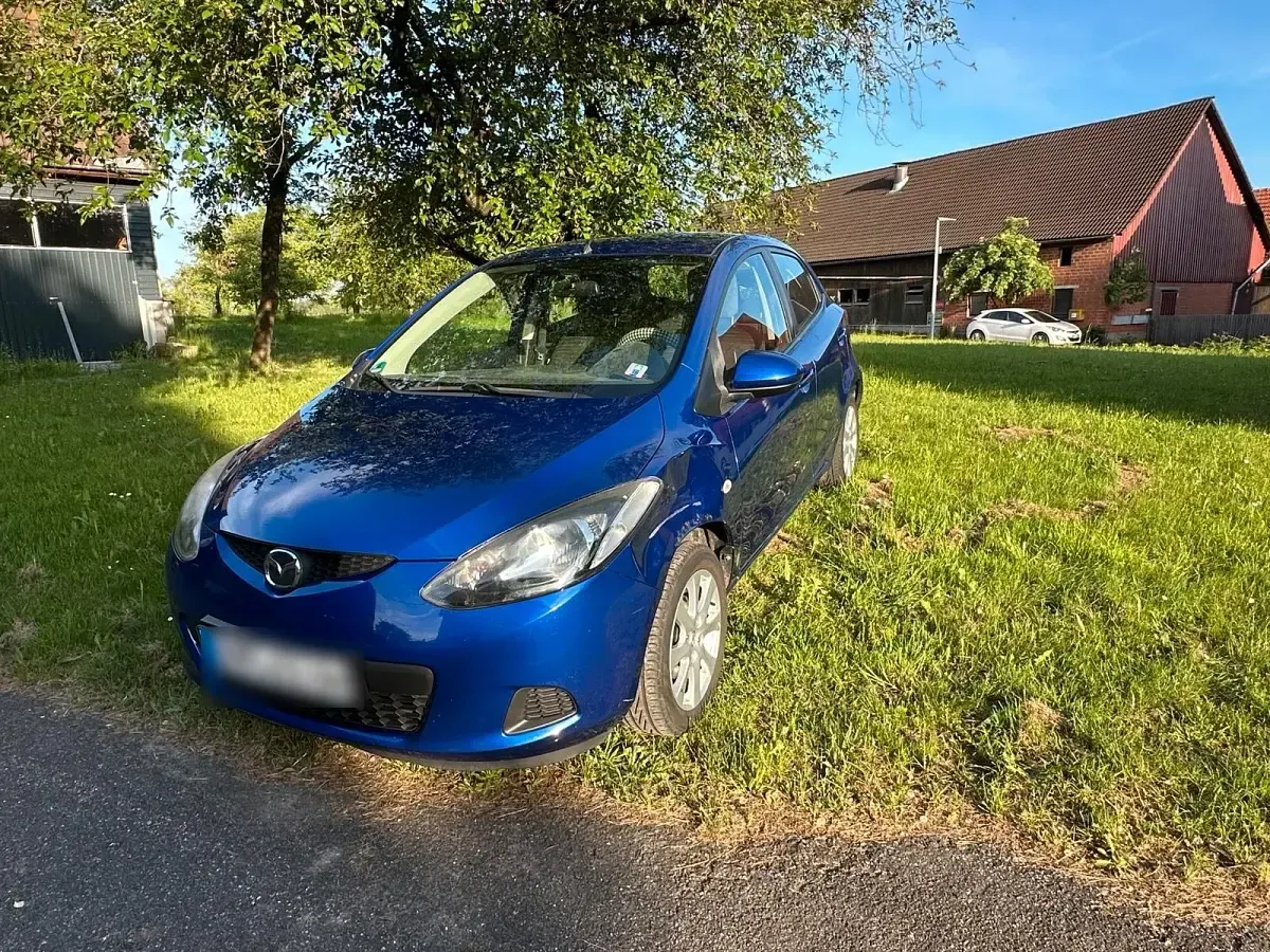 Gebraucht Mazda 2 75 PS (55 kW) 2010 Blau Kleinwagen